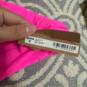 SKIMS Size 3X fits everybody one shoulder cut out bodysuit - neon pink NWT thumbnail 9
