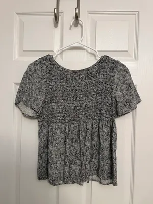 Black and White Printed Crop Flowy Top Size M thumbnail 1