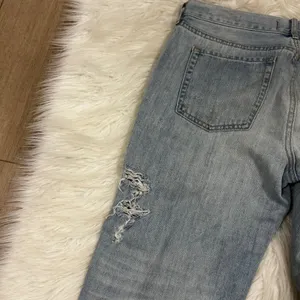 PacSun Boyfriend Jeans Light Wash Distressed‎ Ripped Raw Hem Women's Size 28 thumbnail 8