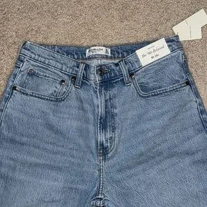 NWT Abercrombie & Fitch The ‘90s Relaxed High Rise Jeans thumbnail 11