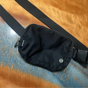 lululemon Everywhere Belt Bag Black OS unisex thumbnail 2