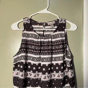 Loft‎ Women's Size Medium Sleeveless Blouse Gray White Pink Floral Stripe Scoop thumbnail 2