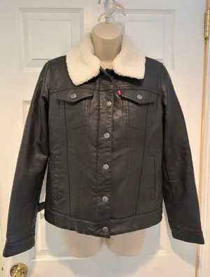 Levis Womens Sherpa Lined Faux Leather Trucker Jacket Black S Removable Collar thumbnail 1
