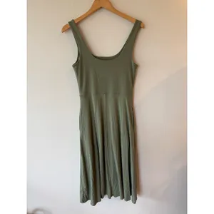 Weekend NWT Jersey Sleeveless Square Neck Midi Dress Sage Green Women's Medium thumbnail 2