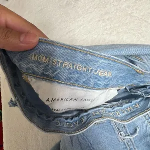 American Eagle Light Wash Mom Straight Jeans Distressed 8 Women thumbnail 7