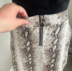 Rue 21 Womens Front Zipper Snake Print Mini Skirt Size Large thumbnail 2