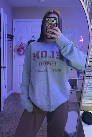 College Sweatshirt Size M thumbnail 1
