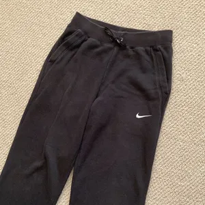 Nike Black Fleece Lined Pants Sweatpants Joggers Size Small Women’s EUC thumbnail 2