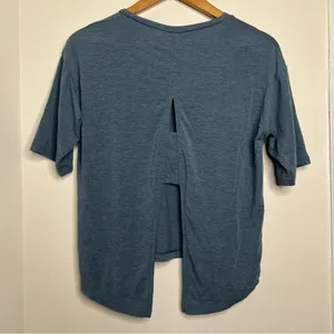 FREE New Balance Workout Top Split Back No Tags Approx Medium Activewear Cropped thumbnail 3
