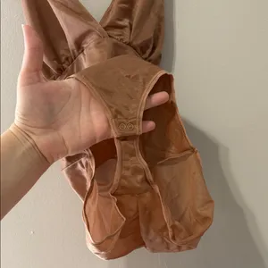 SKIMS BARELY THERE BODYSUIT BRIEF Sz SMALL BRONZE thumbnail 4
