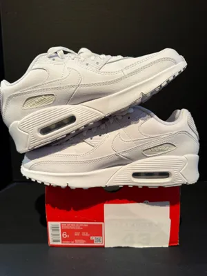 Nike Air Max 90 size 7.5W/6Y thumbnail 2