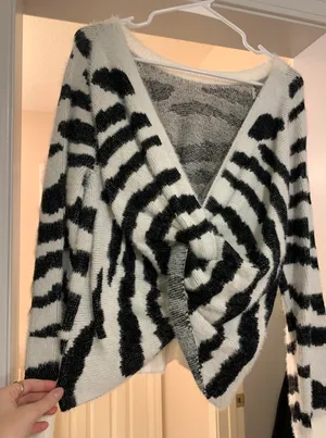 Boutique Zebra Sweater White Size M thumbnail 1