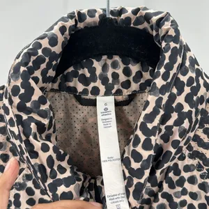 Lululemon Pack-It Vest Ace Spot Grain Black Full Zip active wear cheetah size 6 thumbnail 2