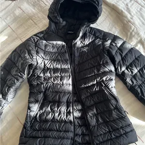 Arcteryx Women’s Cerium LT Hoody Down Puffer Coat black XS thumbnail 2