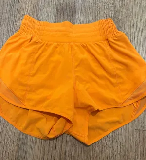 Lululemon High Rise Hotty Hot Shorts 2.5 Size 2 thumbnail 1