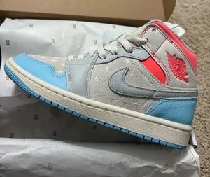 Women’s Air Jordan 1 thumbnail 1