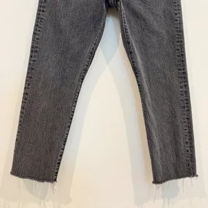 Levis 501 Jeans Size 26 Gray Faded Black High Rise Button‎ Fly Grunge Indie thumbnail 3