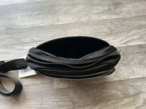 Lululemon Everywhere Crossbody Bag Black New With Tags 2L thumbnail 4