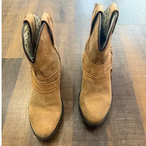 Laredo Western Ankle Boots Tan Suede Leather Size 8M Fringe Strap Cowboy Booties thumbnail 3