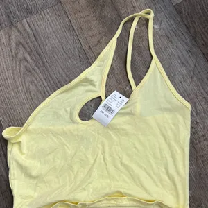 NWT Pacsun yellow crop top size small‎ thumbnail 1