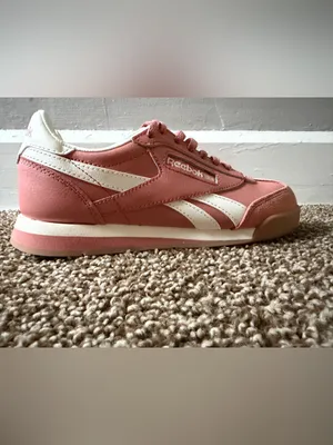 Reebok Classic Nylon Pink Gum Sole Vintage Style Retro Shoes Women's Size 6 thumbnail 2
