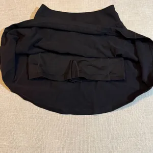 Fabletics Black Athletic‎ Skort Skirt Activewear Tennis Golf Gym Workout thumbnail 2
