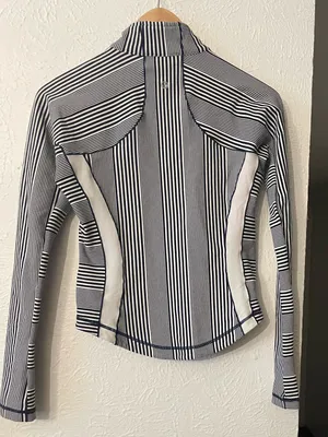 Lululemon Forme Jacket II Striped Zip-Up Athletic Jacket Size 4 thumbnail 2