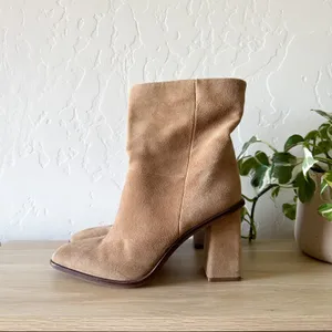 Vince Camuto | Dantania Mid Calf Suede Block Heel Boot‎ in Tan thumbnail 3