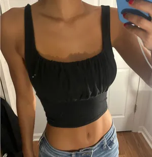 Hollister black top thumbnail 1