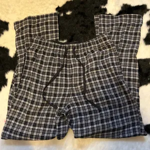 Croft & Barrow Plaid Pants thumbnail 1