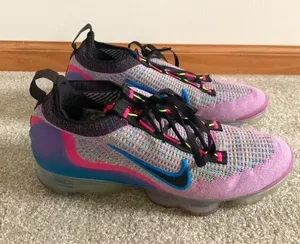 Nike Women’s  Air Vapormaxes 2022 thumbnail 1