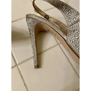 Le Château Rhinestone Covered Silver Heels 4 Inches Tall Size 8 Women’s thumbnail 5