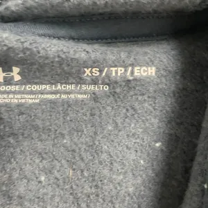 Under Armour NEW Womens XS Hoodie Sweatshirt Pullover thumbnail 3