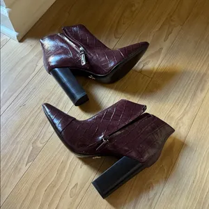 Pour La Victoire Croc-Embossed Pointed Ankle Boots in Burgundy thumbnail 5