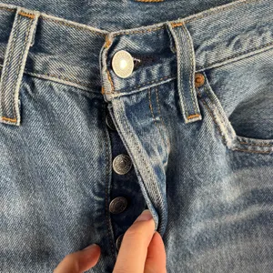 Levi’s 501 S Women's Distressed Button Fly Skinny Jeans Size 27/28 thumbnail 3