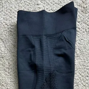 Zyia Active Perforated Performance Legging Women's Size Medium Gray Breathable thumbnail 7