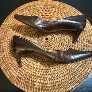 Vaneli‎ Dark Brown Leather Heels Size 7 thumbnail 8