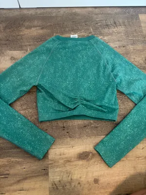 Gymshark Cropped Long Sleeve Top thumbnail 2