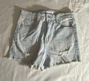 Celebrity Pink Floral Print High-Rise Distressed Cut-Off Jean Shorts Size 7/28 thumbnail 1