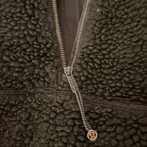 lululemon sherpa scuba thumbnail 3