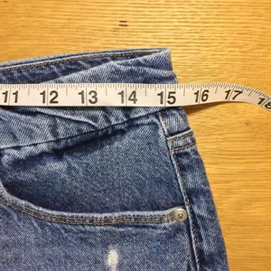 Good American mini Jean skirt 8/29 frayed hem thumbnail 3