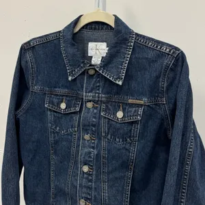 Calvin Klein Jeans Women's Dark Wash Denim Trucker Jacket Blue Cotton Size Small thumbnail 4