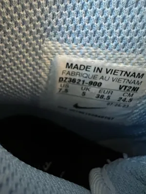 Nike Air Force 1 Women’s 7.5 Sneakers thumbnail 4