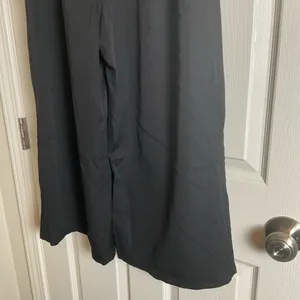 Lulumari Black Wide Leg Cropped Pants - Size Medium (NWT) thumbnail 5