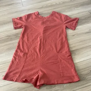 Amazon‎ Coral Short Sleeve Knit Romper V-Neck with Pockets Size Small thumbnail 1