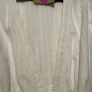 Ruffled White Wrap Dress Size M thumbnail 9