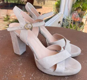 cox leather/ suede cream heels Size 9 thumbnail 1