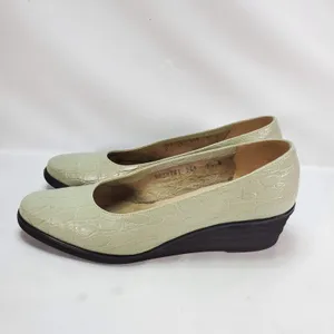 Salvatore Ferragamo Wedge‎ Pumps Sz 7.5 B Sage Green Croc Embossed Leather Italy thumbnail 2
