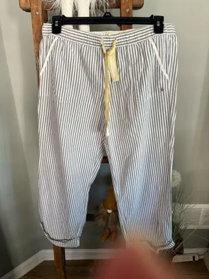 Aerie size medium grey and white pants thumbnail 1