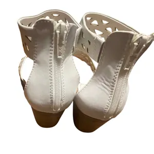 Baretraps Miriam White Laser Cut Wedge Sandals Womens 11M‎ BTS19-10715-010-111 thumbnail 3